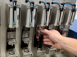 Posizionamento e fissaggio di un accendino - Prodotto testabile con Crash-Multi